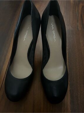 Via Spiga Black Leather Round-Toe Pumps- NWT